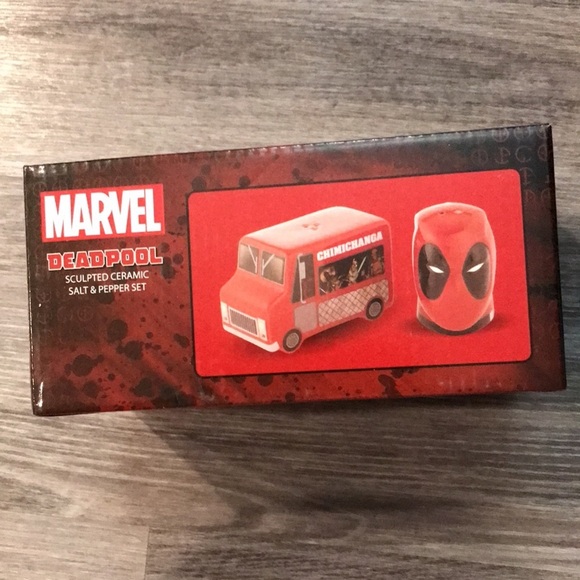 Deadpool salt and pepper shakers. Ceramic - Picture 3 of 4